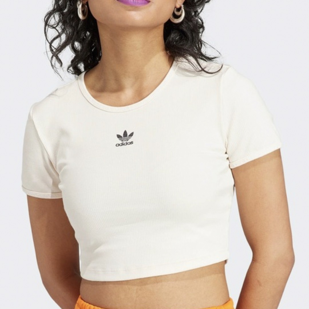 adidas(アディダス)のエッセンシャルズ リブ Tシャツ  / クロップド T シャツ  メンズのトップス(Tシャツ/カットソー(半袖/袖なし))の商品写真