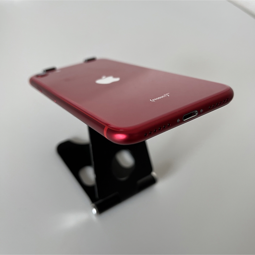 Apple(アップル)のiPhoneSE 第2世代 64GB レッド SIMフリー 美品 スマホ/家電/カメラのスマートフォン/携帯電話(スマートフォン本体)の商品写真