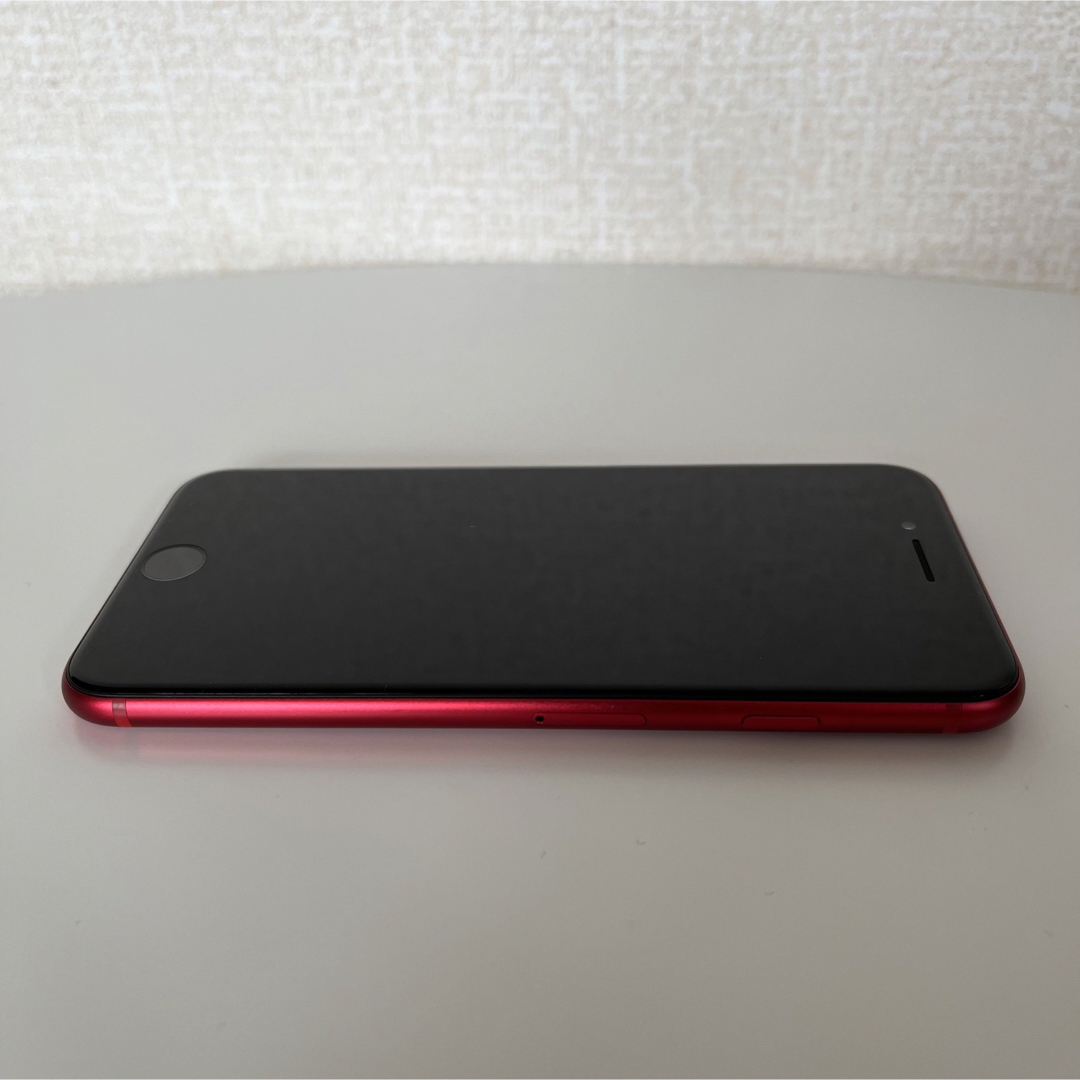 Apple(アップル)のiPhoneSE 第2世代 64GB レッド SIMフリー 美品 スマホ/家電/カメラのスマートフォン/携帯電話(スマートフォン本体)の商品写真