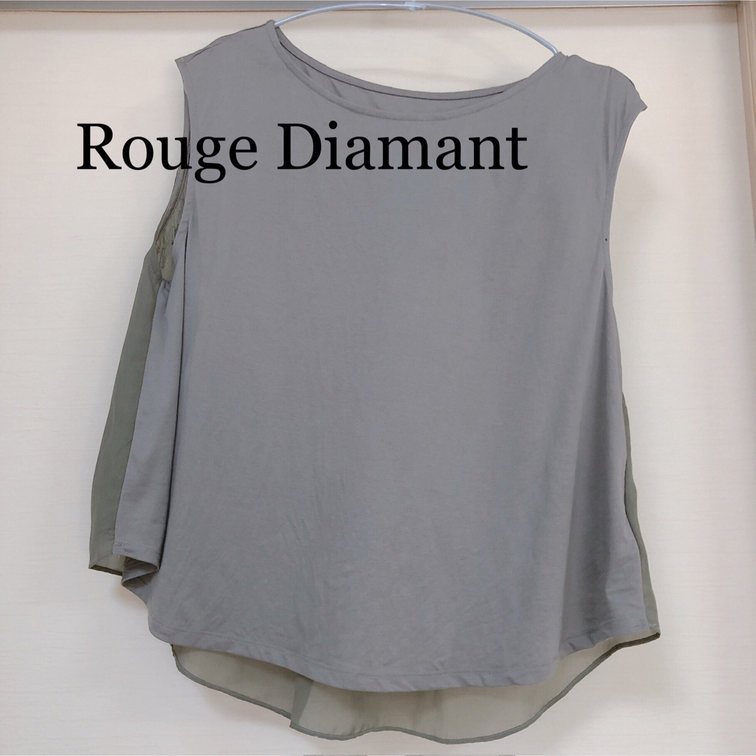 RD Rouge Diamant(アールディールージュディアマン)のルージュディアマン バックレースタンクトップ 袖なしブラウス カーキ グリーン レディースのトップス(シャツ/ブラウス(半袖/袖なし))の商品写真