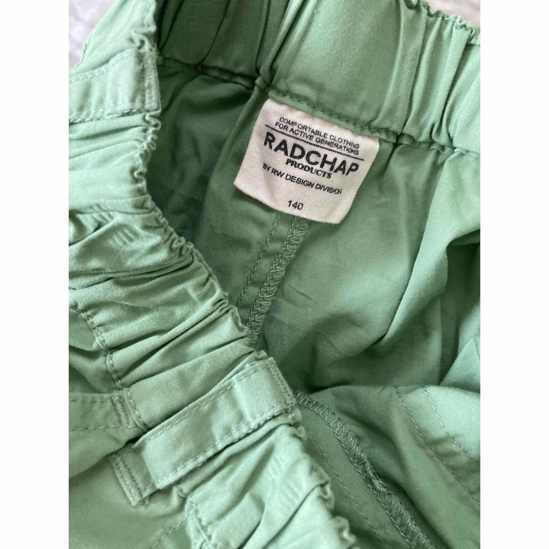 RADCHAP(ラッドチャップ)の無記名 RADCHAP 7〜9分丈 クロップドパンツ 140cm キッズ/ベビー/マタニティのキッズ服男の子用(90cm~)(パンツ/スパッツ)の商品写真