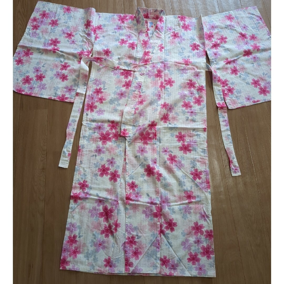 mikihouse(ミキハウス)のmikihouse　桜しぐれ浴衣　130cm(帯付き) キッズ/ベビー/マタニティのキッズ服女の子用(90cm~)(甚平/浴衣)の商品写真