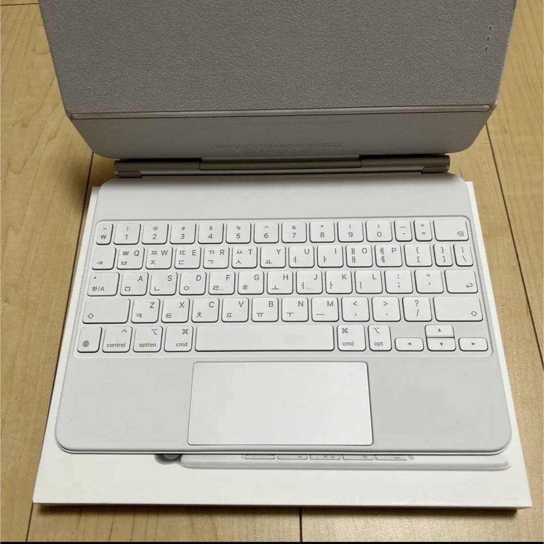 Apple(アップル)のiPad Magic Keyboard White Korean スマホ/家電/カメラのスマホアクセサリー(iPadケース)の商品写真