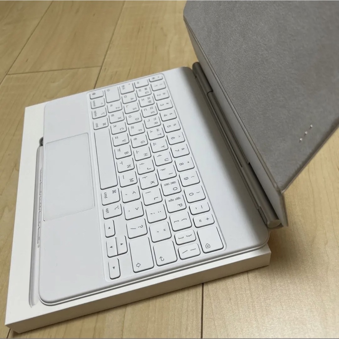 Apple(アップル)のiPad Magic Keyboard White Korean スマホ/家電/カメラのスマホアクセサリー(iPadケース)の商品写真