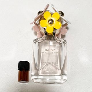 マークジェイコブス(MARC JACOBS)のマークジェイコブス　デイジー　約3ml(香水(女性用))