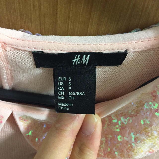 H&M(エイチアンドエム)のH&M、スパンコール襟のカットソー レディースのトップス(カットソー(長袖/七分))の商品写真