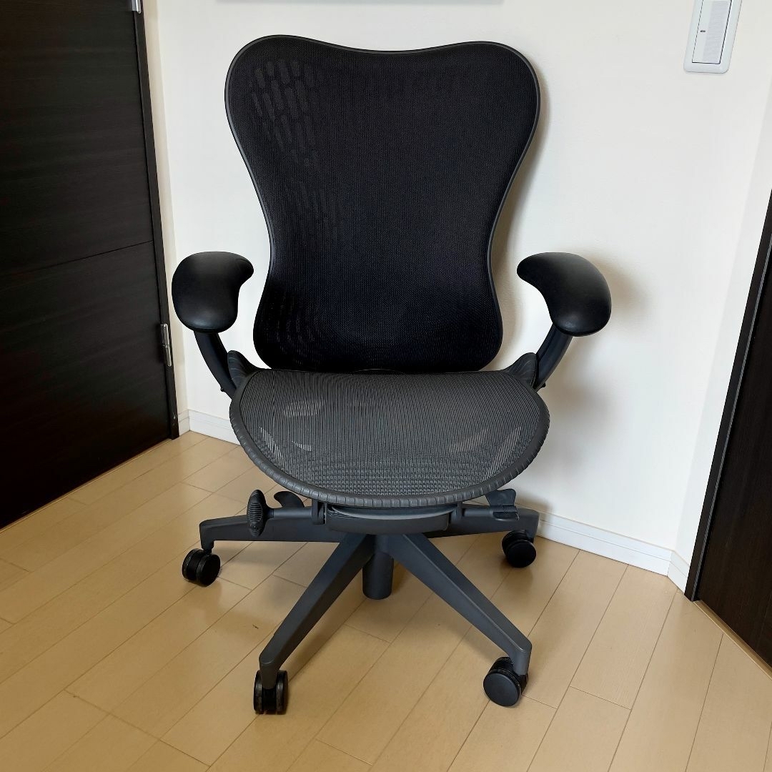 エンボディチェア（Embody Chair）グラファイトベース 美品