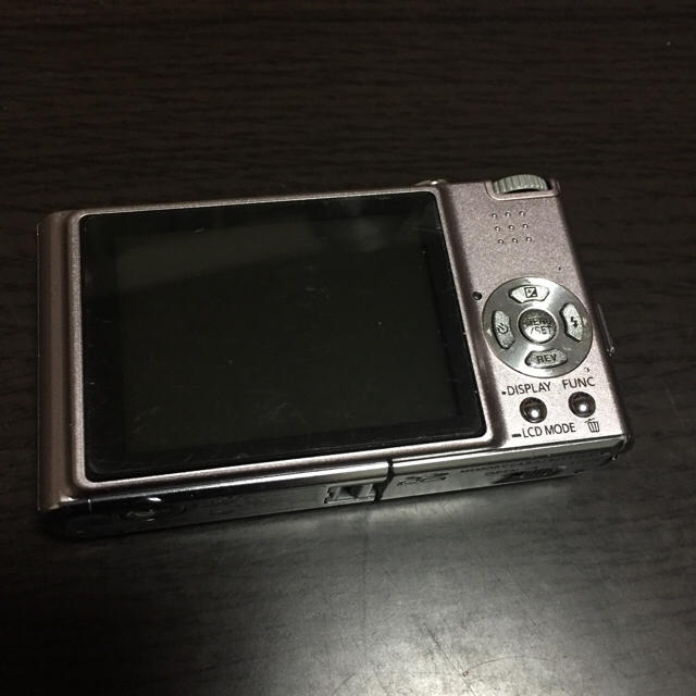 Panasonic(パナソニック)のPanasonic.DMC-FX33.スワロ.デジカメ.パナソニック.ジャンク スマホ/家電/カメラのカメラ(コンパクトデジタルカメラ)の商品写真