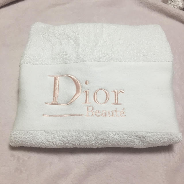 Dior(ディオール)のDior♡ノベルティバスタオル インテリア/住まい/日用品の日用品/生活雑貨/旅行(タオル/バス用品)の商品写真