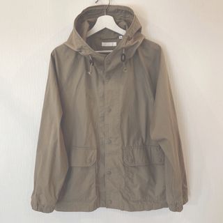 ユニクロ(UNIQLO)の美品！ ユニクロ　コットンパーカー　カーキ　M(パーカー)