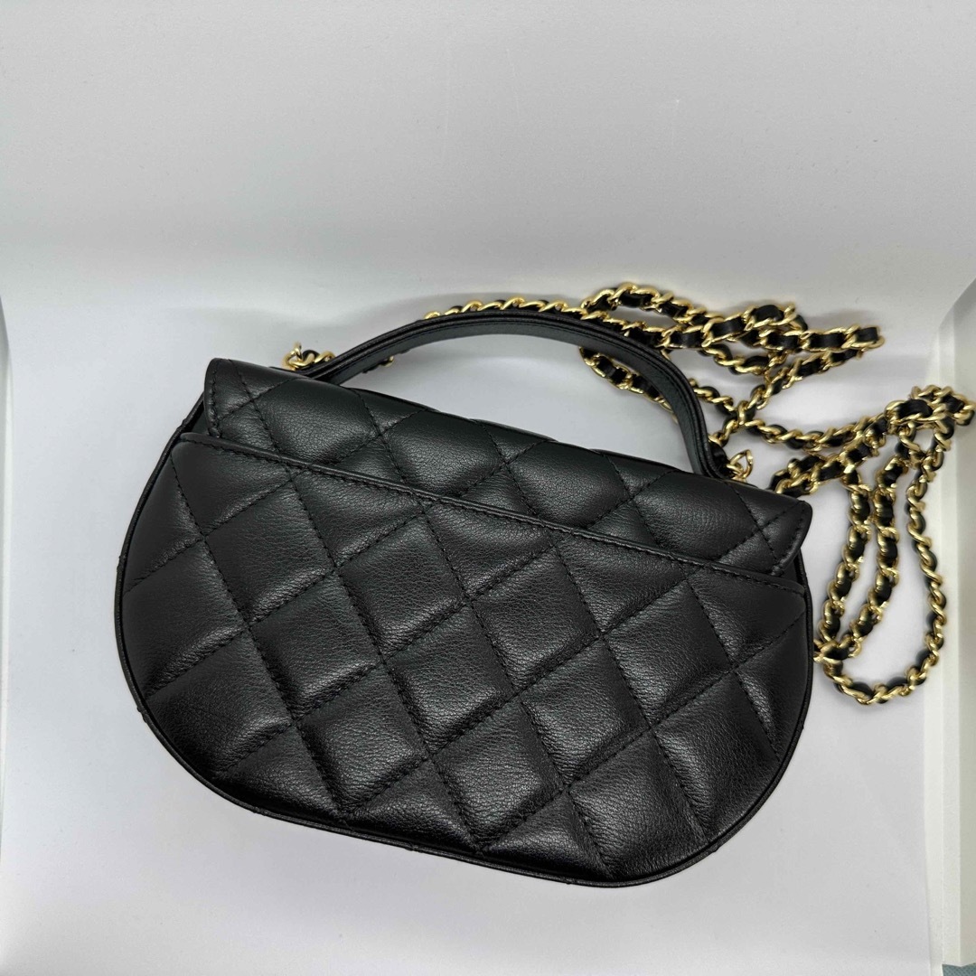 CHANEL(シャネル)のCHANEL 23A ハンドル付き　フォンケース　フォンショルダー　新品 レディースのバッグ(ショルダーバッグ)の商品写真