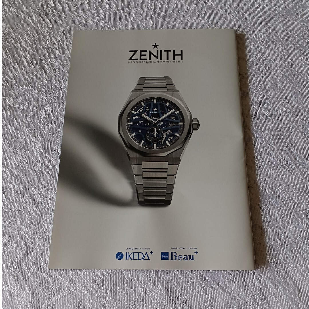 ZENITH(ゼニス)の時計カタログ  表タンクフランセーズ 裏ZENITH 2023 全22ページ エンタメ/ホビーのアニメグッズ(その他)の商品写真