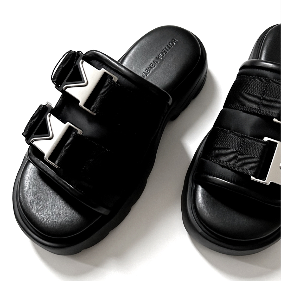 Bottega Veneta(ボッテガヴェネタ)の新品37 ボッテガ ヴェネタ フラッシュ サンダル ブラック フラッシュサンダル レディースの靴/シューズ(サンダル)の商品写真