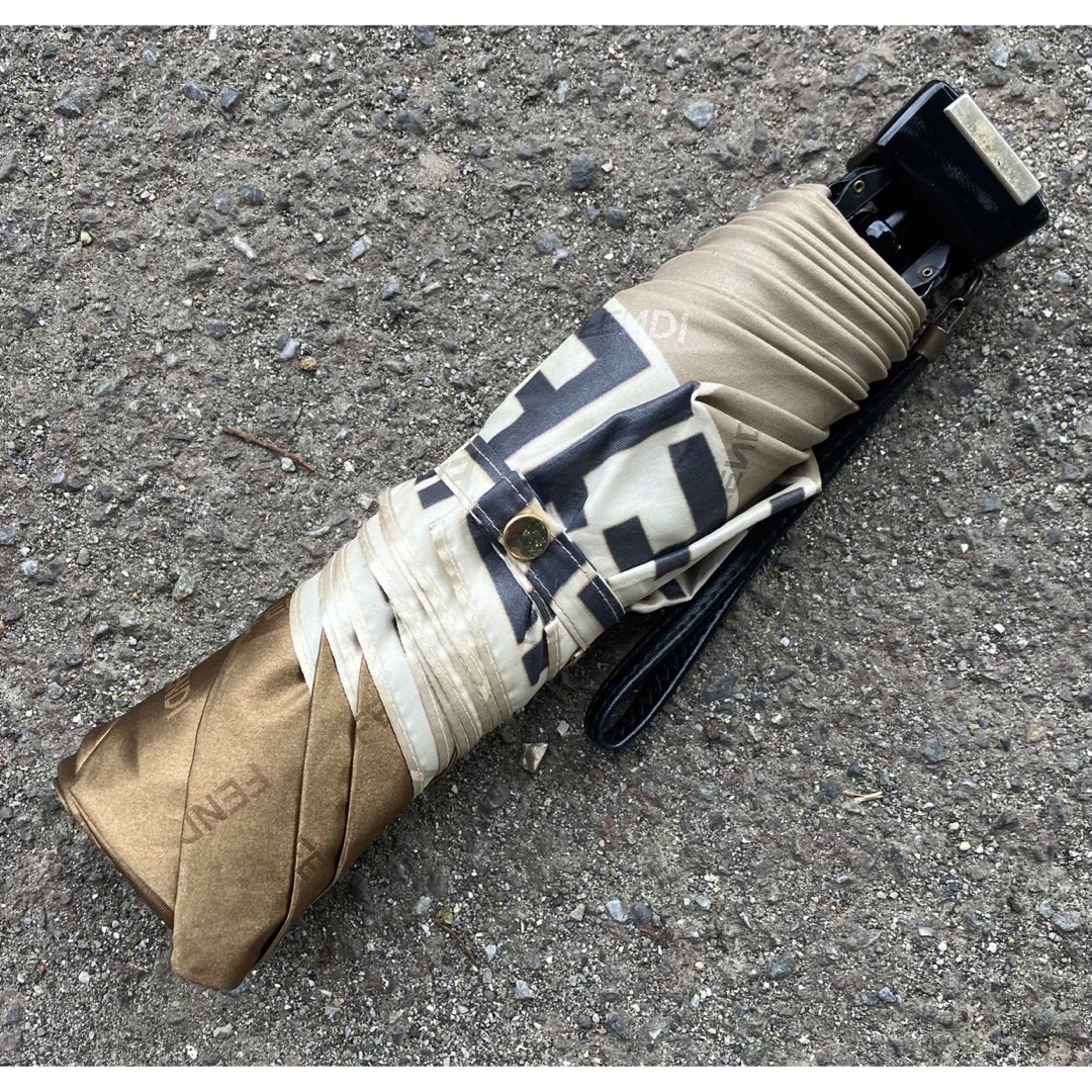 FENDI(フェンディ)のvintage FENDI 折りたたみ傘　送料無料 レディースのファッション小物(傘)の商品写真