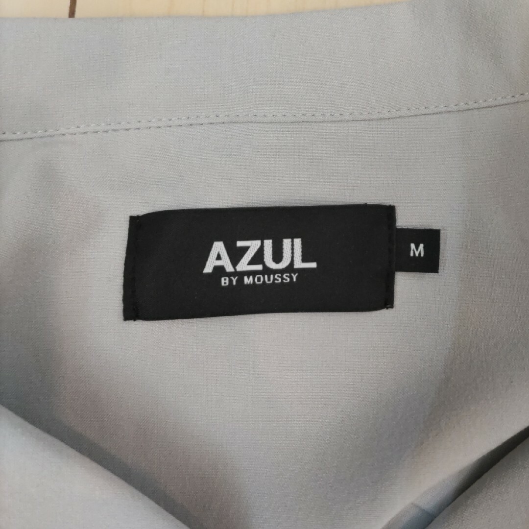 AZUL by moussy(アズールバイマウジー)のアズールバイマウジー　半袖シャツ　グレー メンズのトップス(シャツ)の商品写真