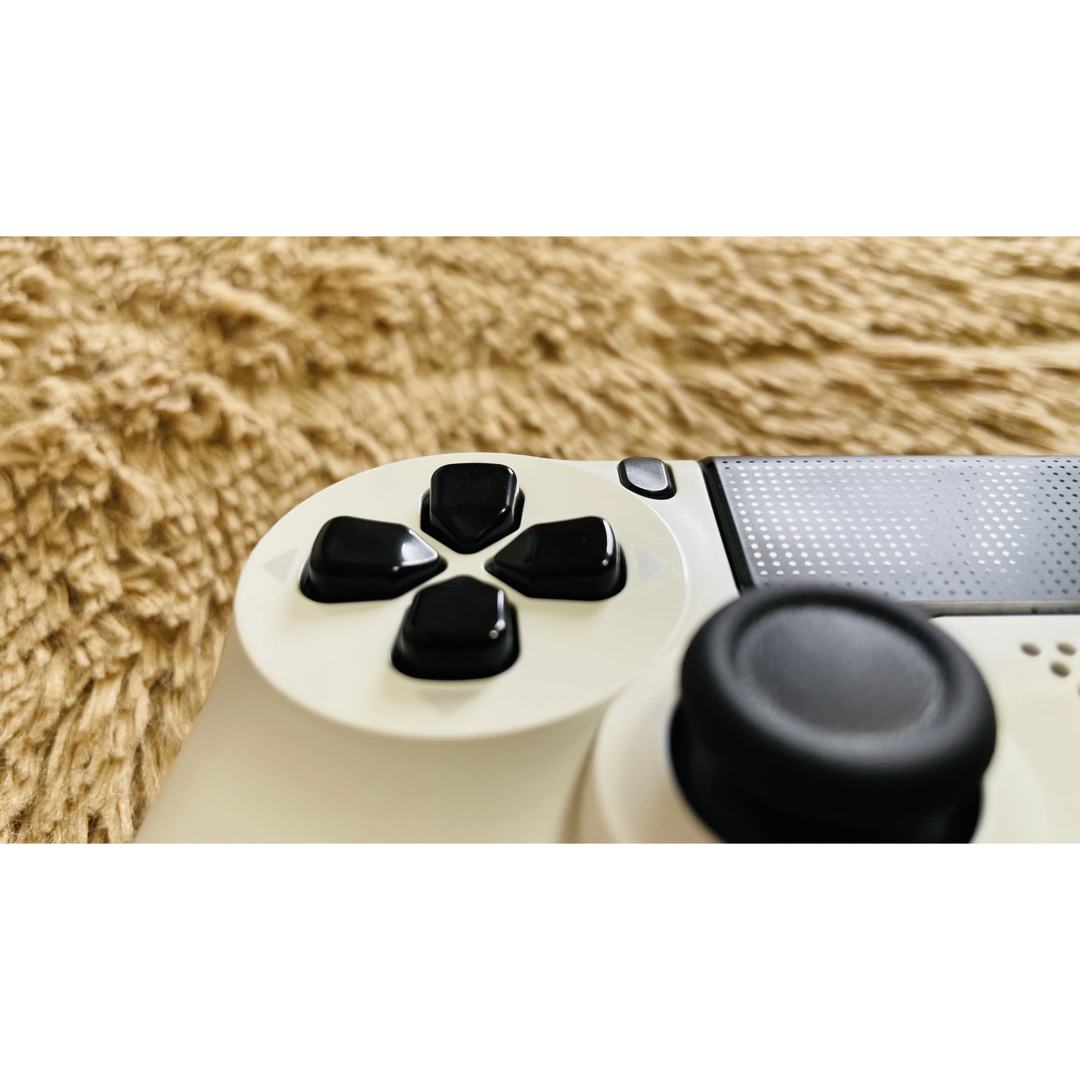 PlayStation4(プレイステーション4)の【美品】PS4コントローラー 純正　グレイシャーホワイト エンタメ/ホビーのゲームソフト/ゲーム機本体(その他)の商品写真