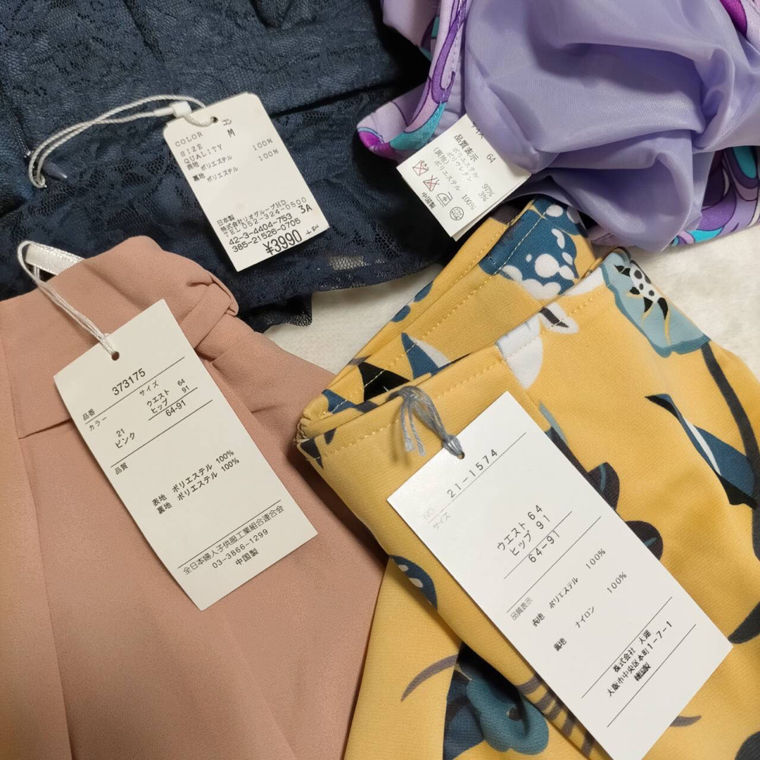 UNIQLO(ユニクロ)の未使用品  まとめ売り　レディース トップス スカート　10点  ユニクロ レディースのトップス(シャツ/ブラウス(半袖/袖なし))の商品写真