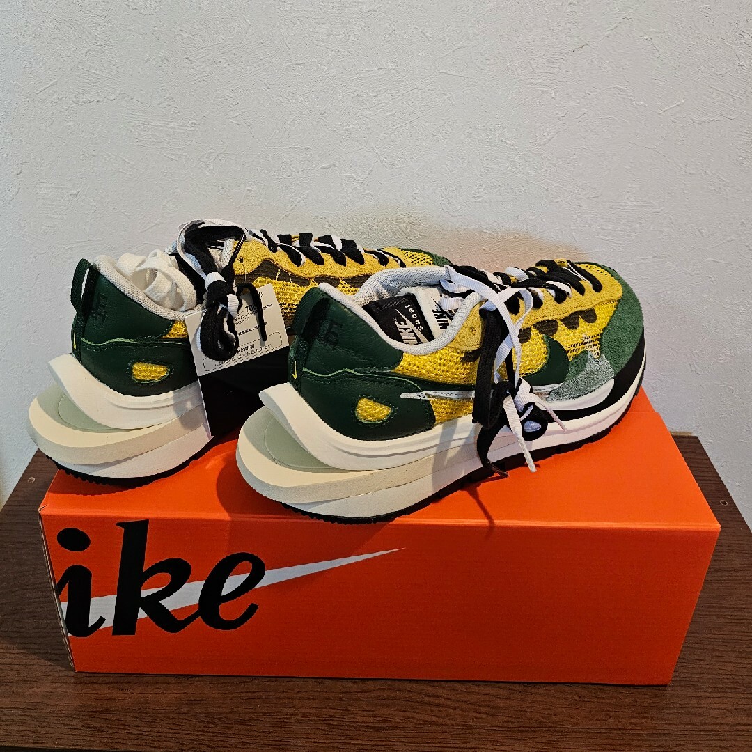 NIKE(ナイキ)のNIKE Sacai ｳﾞｪｲﾊﾟｰﾜｯﾌﾙ27.5㎝ 未使用新品 メンズの靴/シューズ(スニーカー)の商品写真