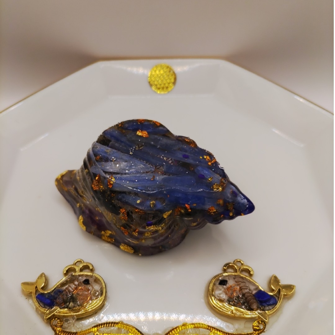 オルゴナイト  貝殻小物入れｏｒ置物SOLD ハンドメイドのインテリア/家具(インテリア雑貨)の商品写真