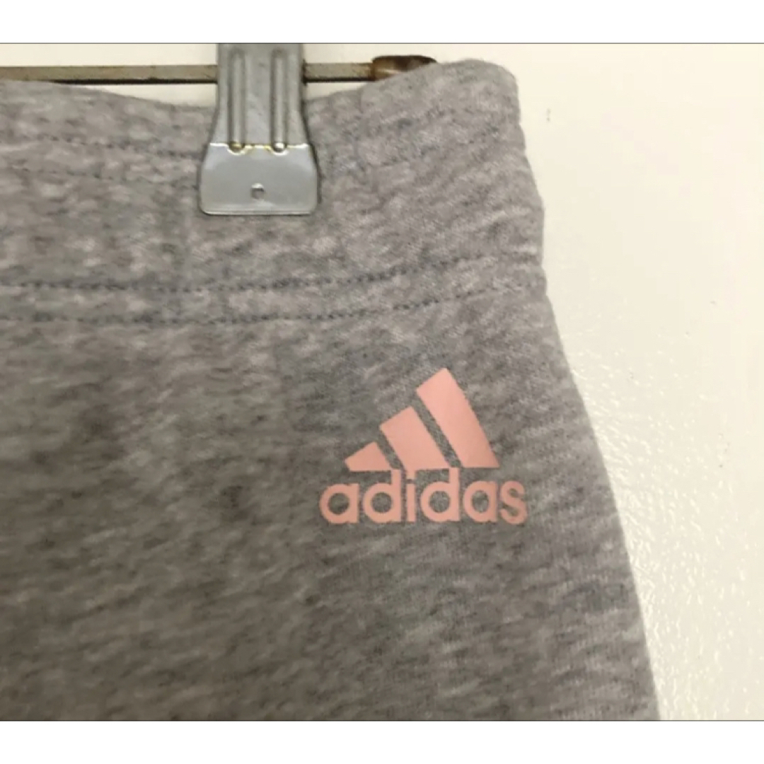 adidas(アディダス)の≪Lサイズ≫【送料込み1,300円】アディダス　グレー　スウェット　パンツ レディースのルームウェア/パジャマ(ルームウェア)の商品写真