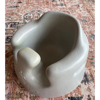 バンボ(Bumbo)のバンボ腰ベルト未使用付き　グレー　2020年製造品　箱・説明書あり(その他)