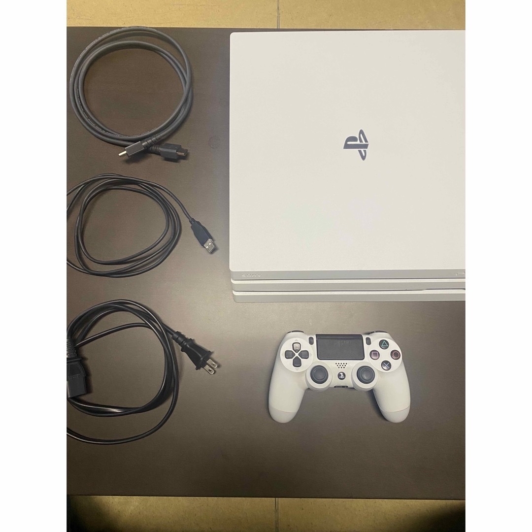 PS4 pro 本体　CUH-7000B ホワイト 1TB