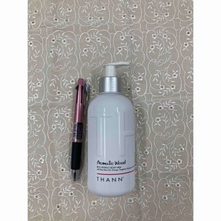 タン(THANN)の新品未使用　THANN アロマティックウッド　ボディミルク320ml(ボディローション/ミルク)