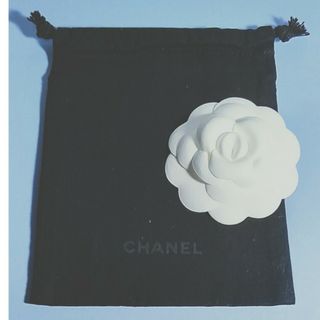 シャネル(CHANEL)の✾「カメリア⑭」シャネル布製巾着袋&ホワイトカメリア(ノベルティグッズ)