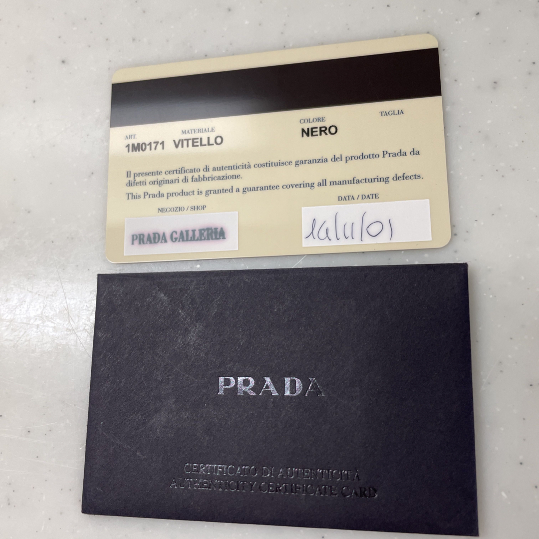 PRADA(プラダ)のeach様専用　プラダ　牛革　コンパクト財布　ミラノ本店ガッレリア レディースのファッション小物(財布)の商品写真