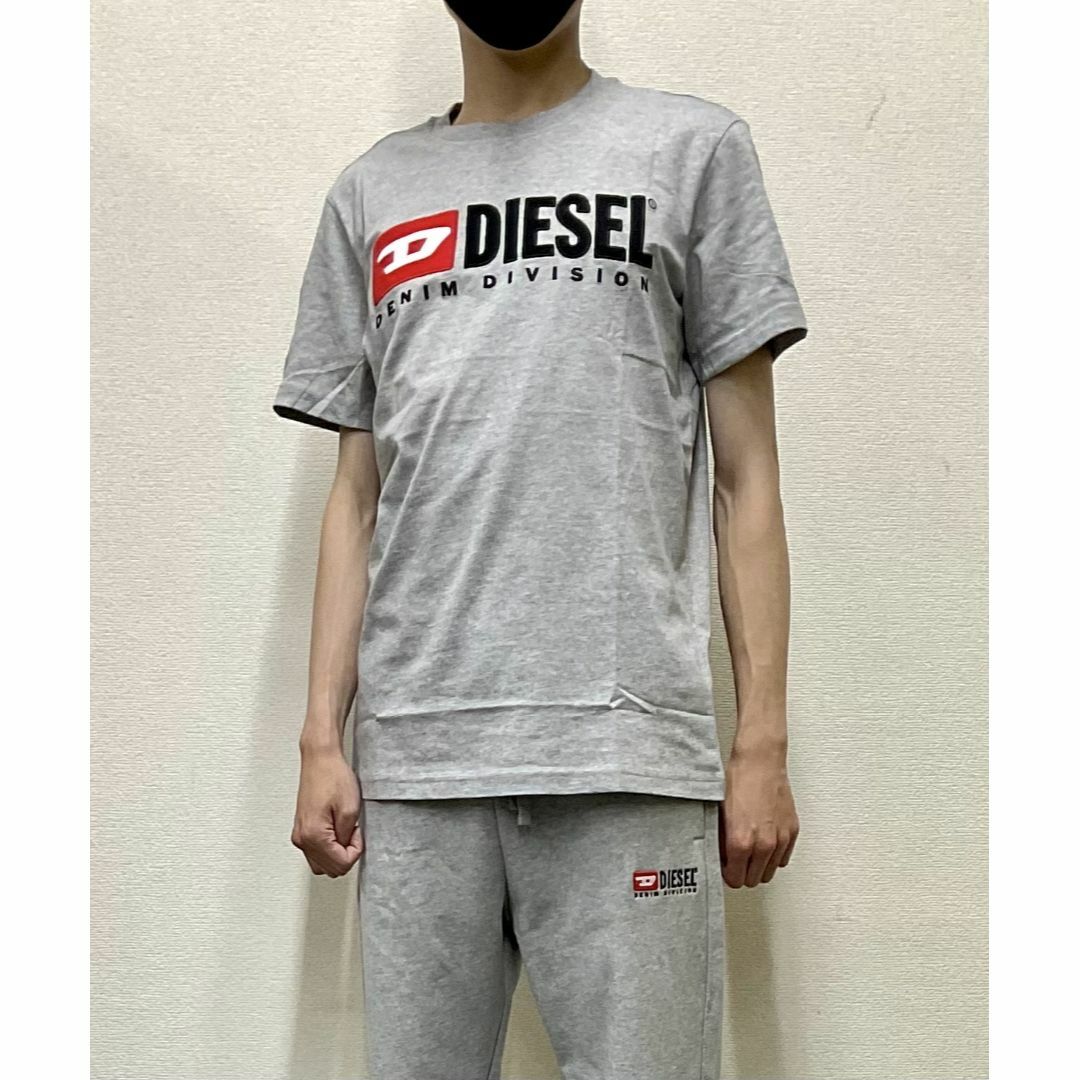 DIESEL(ディーゼル)のディーゼル　Tシャツ 20C23　XXLサイズ　グレー　新品 タグ付　人気のロゴ メンズのトップス(Tシャツ/カットソー(半袖/袖なし))の商品写真