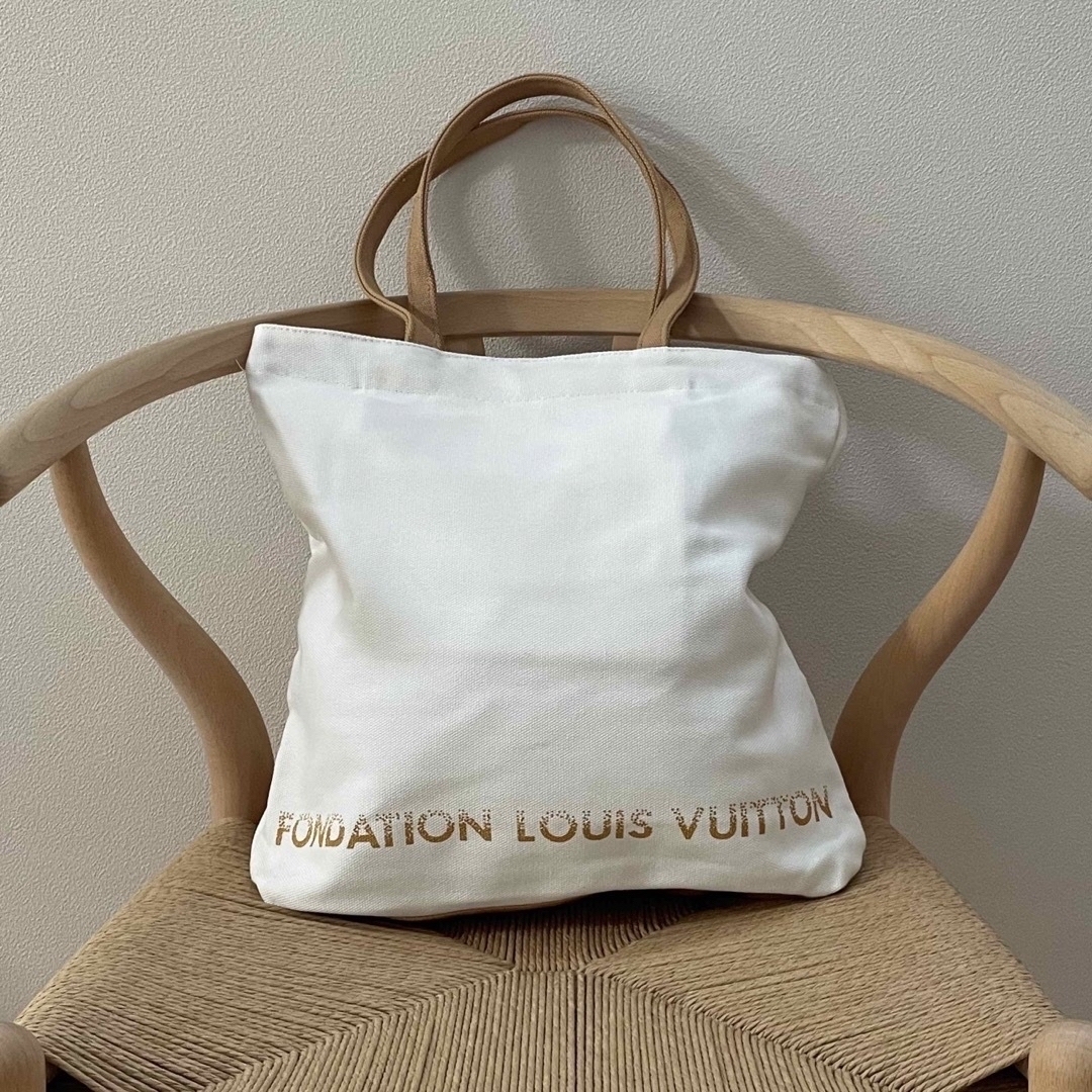 LOUIS VUITTON ルイヴィトン財団 美術館 トートバッグ  白