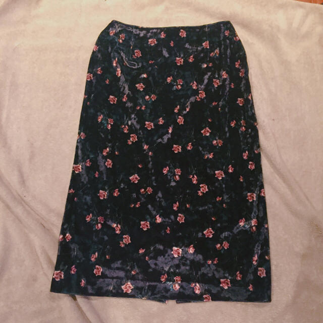evelyn(エブリン)のAn Mille 花柄ベロアタイトスカート レディースのスカート(ひざ丈スカート)の商品写真