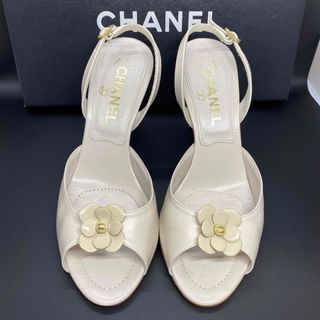 シャネル(CHANEL)の［正規品］CHANEL カメリア サンダル　美品　サイズ35 1/2(サンダル)