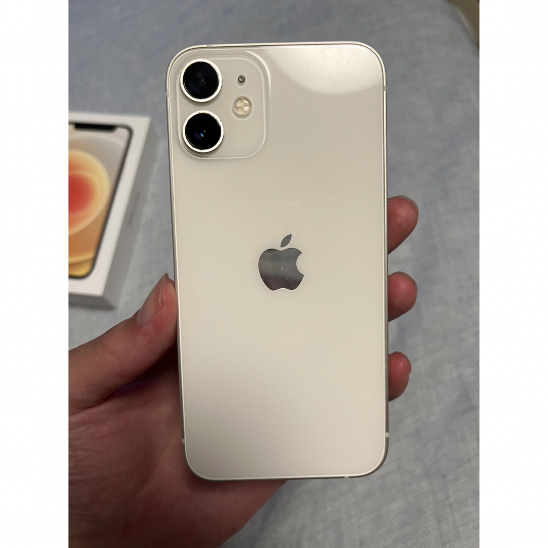 iPhone12mini 256G ホワイト　おまけ付き スマホ/家電/カメラのスマートフォン/携帯電話(スマートフォン本体)の商品写真