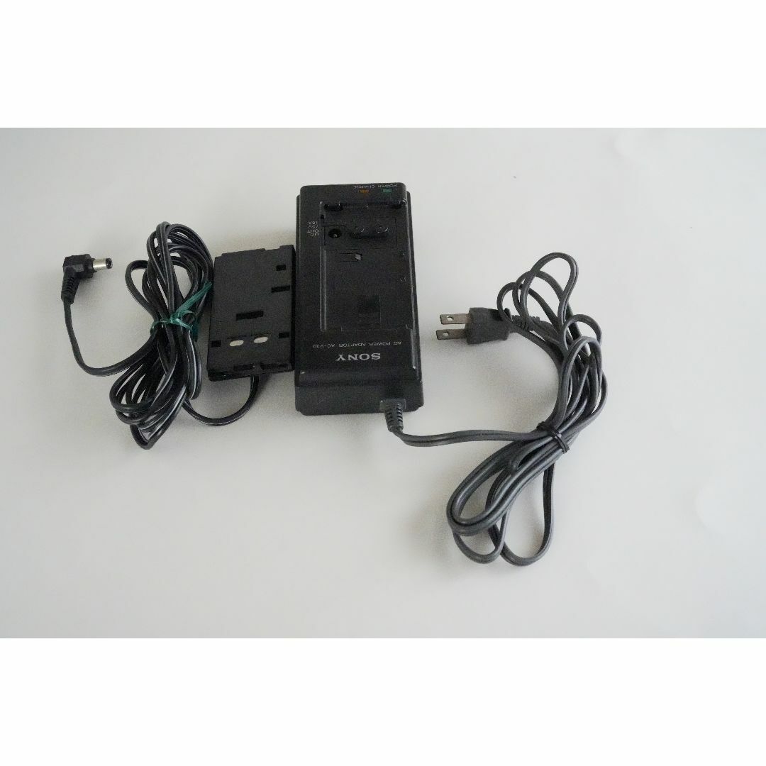 【ジャンク品】 ビデオカメラ CCD-TR705 Hi8 SONY ソニーの電源 スマホ/家電/カメラのカメラ(ビデオカメラ)の商品写真