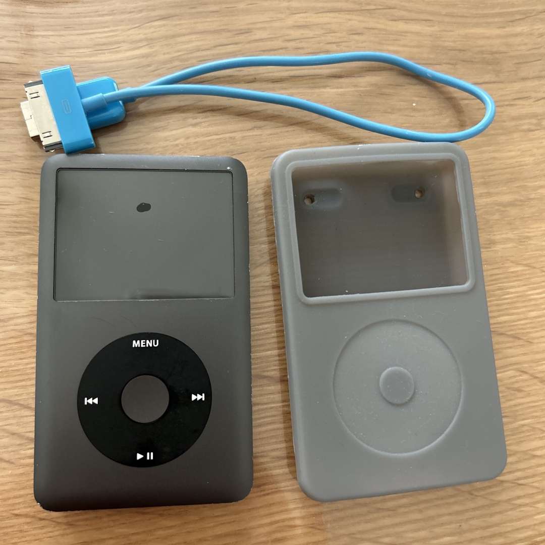 iPod(アイポッド)のまつ様☆iPod classic 160GB ブラック スマホ/家電/カメラのオーディオ機器(ポータブルプレーヤー)の商品写真