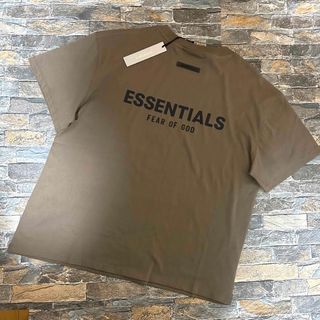 フィアオブゴッド(FEAR OF GOD)の【新品】FOG ESSENTIALS エッセンシャルズ／シリコンロゴTシャツ L(Tシャツ/カットソー(半袖/袖なし))