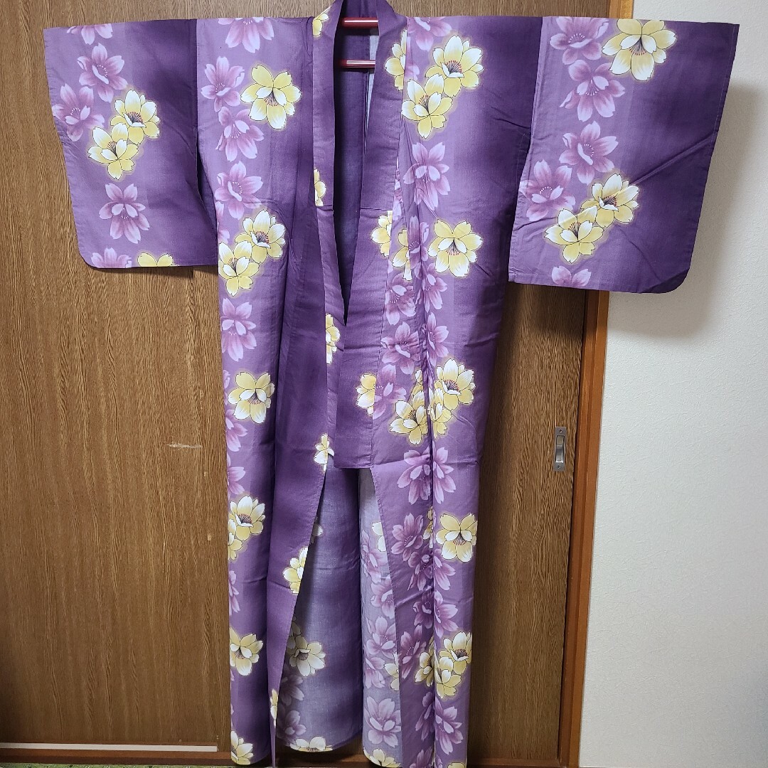 浴衣　紫　花柄 レディースの水着/浴衣(浴衣)の商品写真