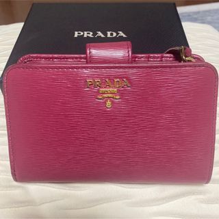 プラダ(PRADA)のプラダ　2つ折り財布　サフィアーノレザー　ゴールドロゴ　L字　ピンク(財布)