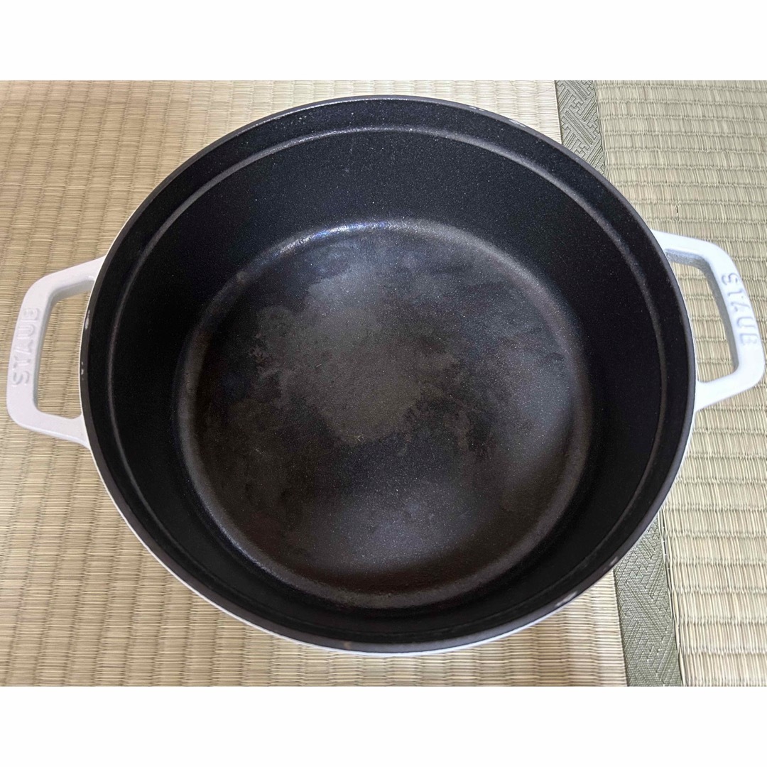 STAUB(ストウブ)のストウブ　26センチ インテリア/住まい/日用品のキッチン/食器(鍋/フライパン)の商品写真