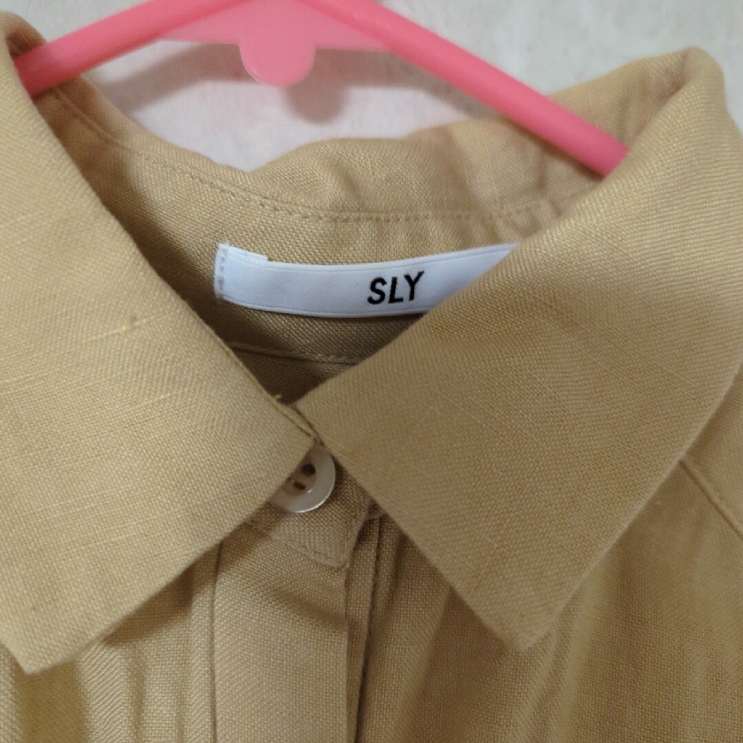 SLY(スライ)のsly シャツ レディースのトップス(シャツ/ブラウス(長袖/七分))の商品写真