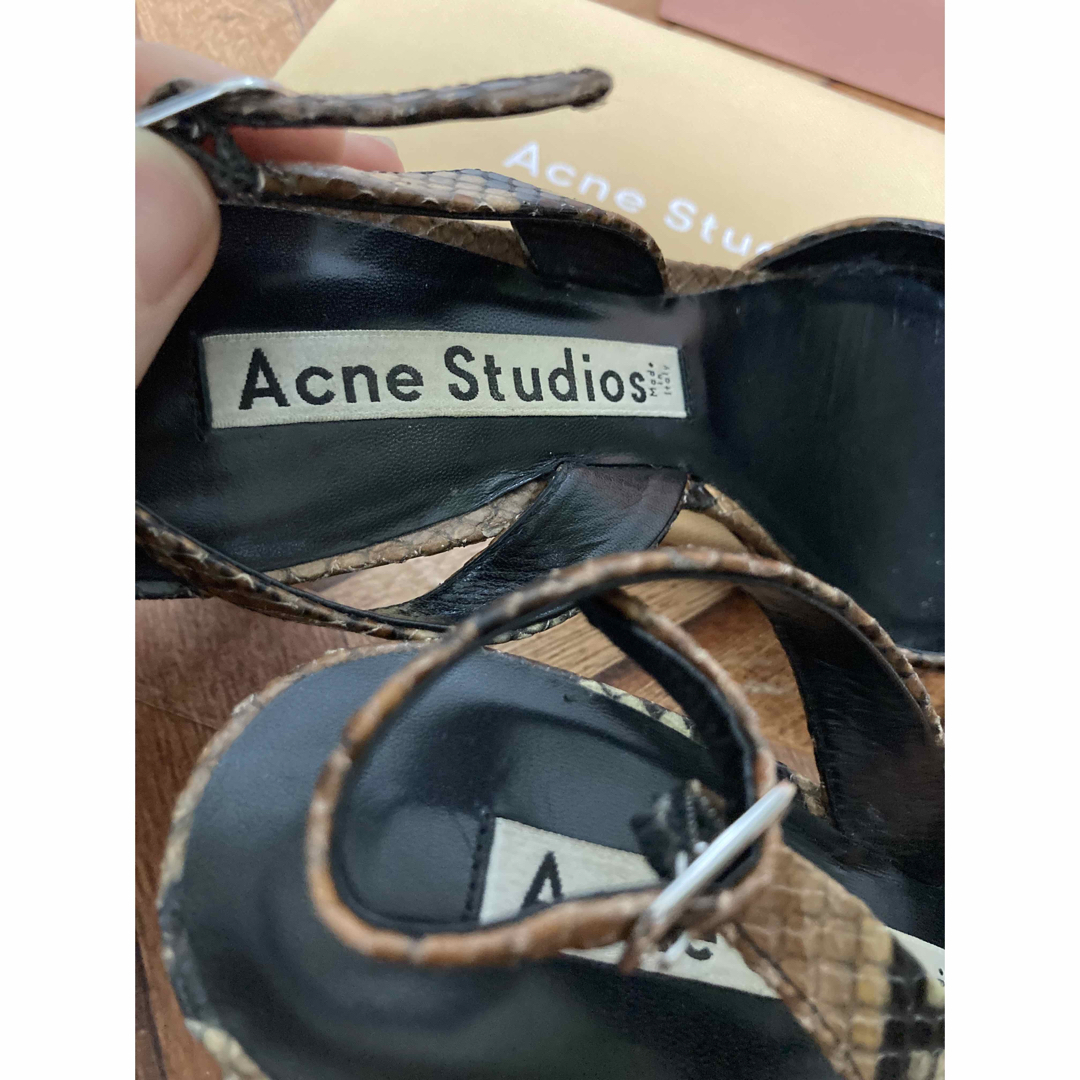 Acne Studios(アクネストゥディオズ)のacne studios アクネステュディオズ　パイソン　ヒールパンプス レディースの靴/シューズ(ハイヒール/パンプス)の商品写真