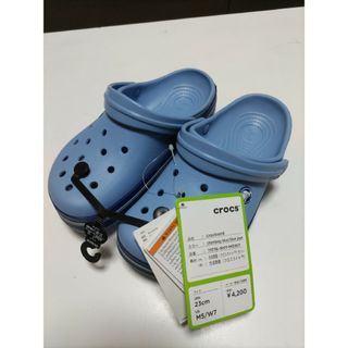 クロックス(crocs)の新品未使用  crocs ２３cm(サンダル)