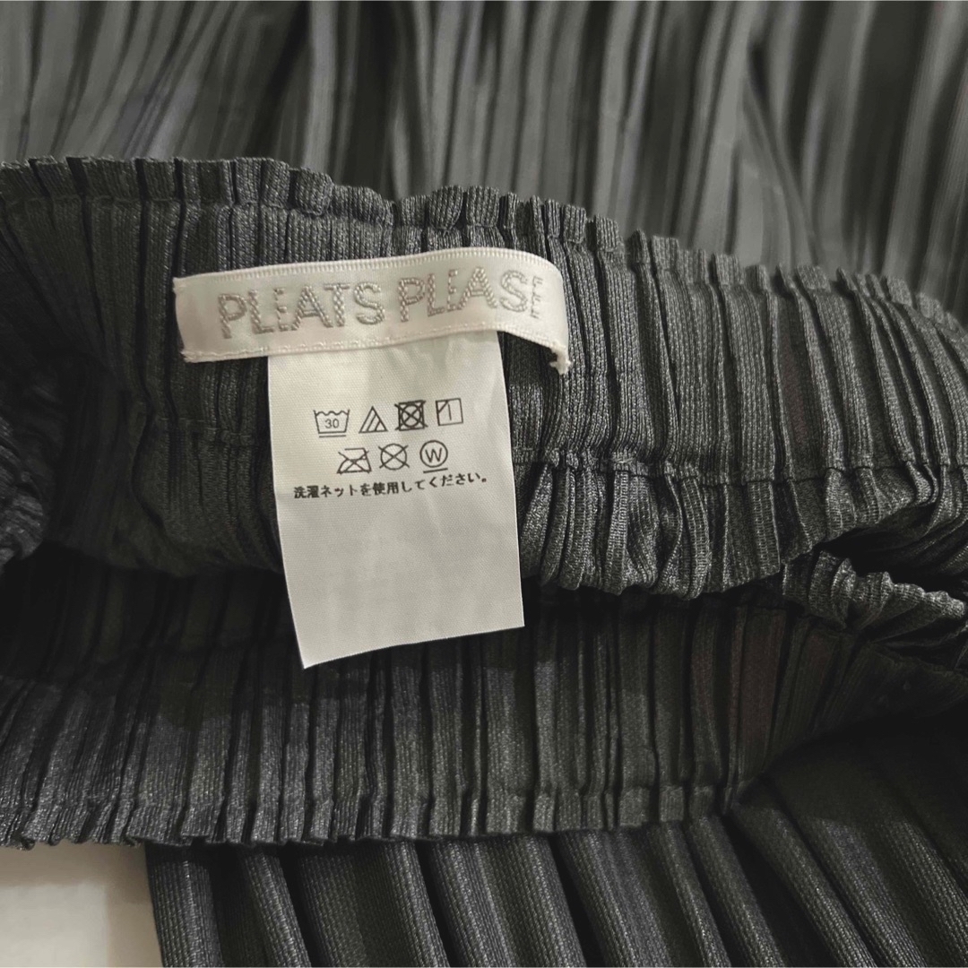 PLEATS PLEASE ISSEY MIYAKE(プリーツプリーズイッセイミヤケ)のPLEATS PLEASE IFLUFFY BASICS   パンツ　未使用 レディースのパンツ(カジュアルパンツ)の商品写真