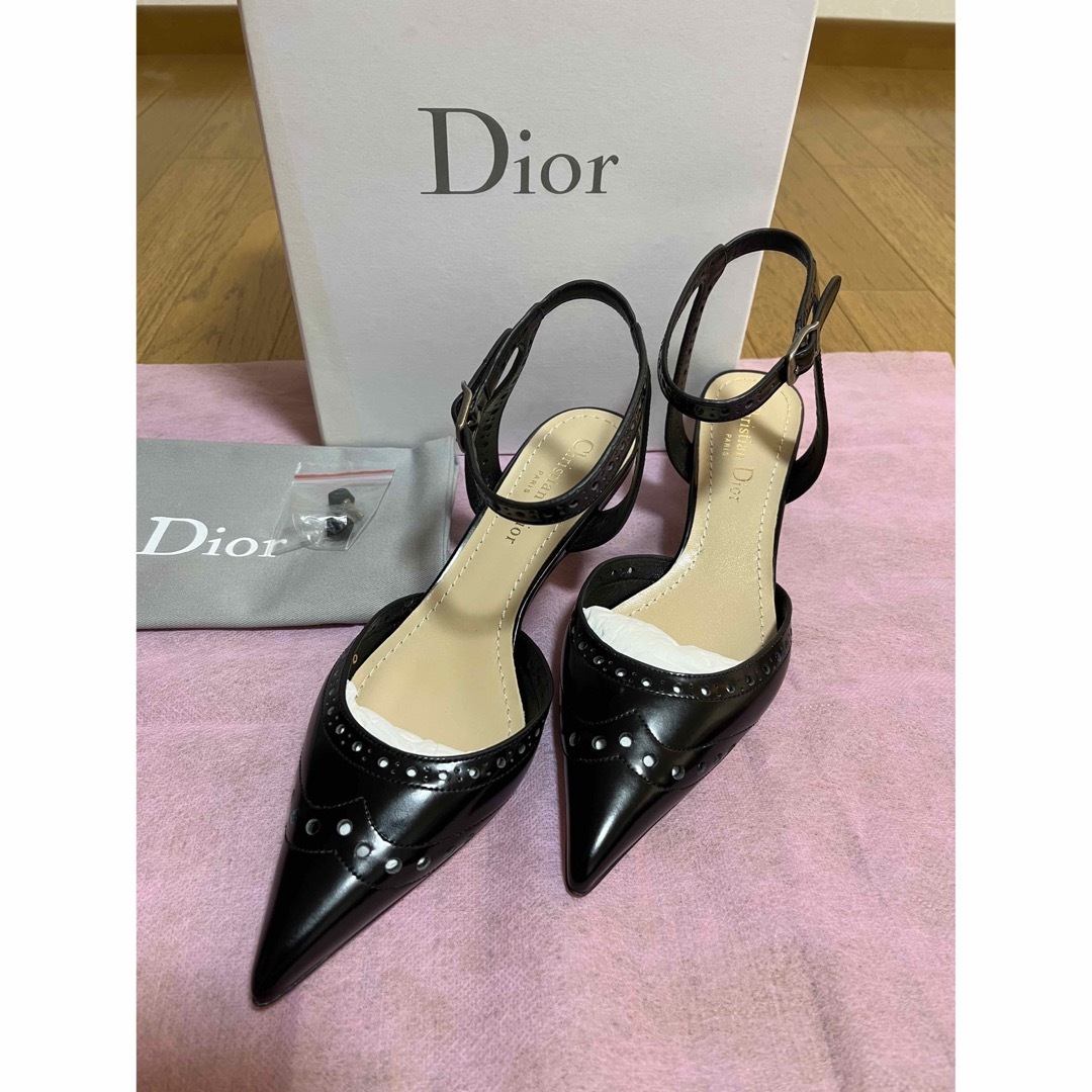 Christian Dior - 新品 Christian Dior レザーストラップパンプスの