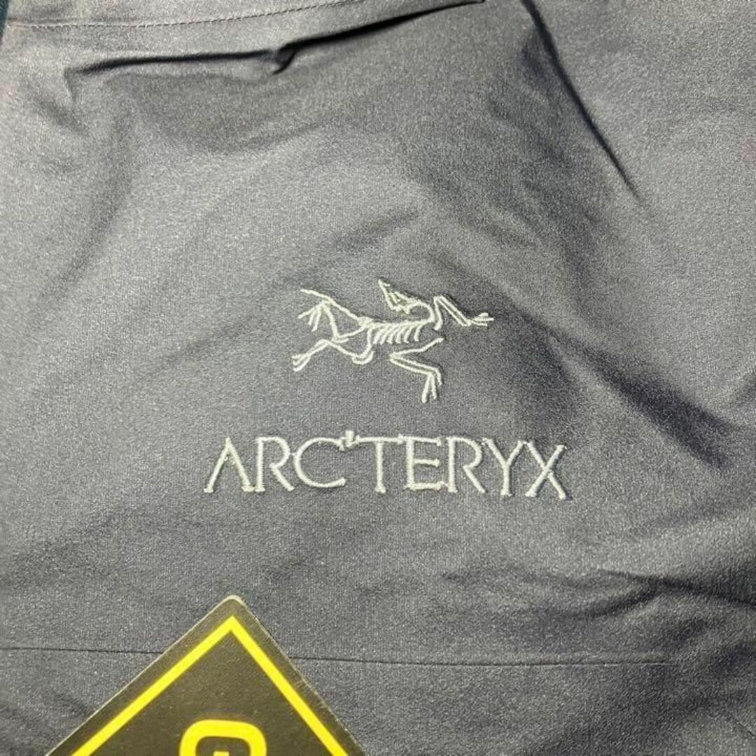 ARC'TERYX(アークテリクス)の新品 アークテリクス ベータジャケット ブラックサファイア M バードエイド無 メンズのジャケット/アウター(マウンテンパーカー)の商品写真