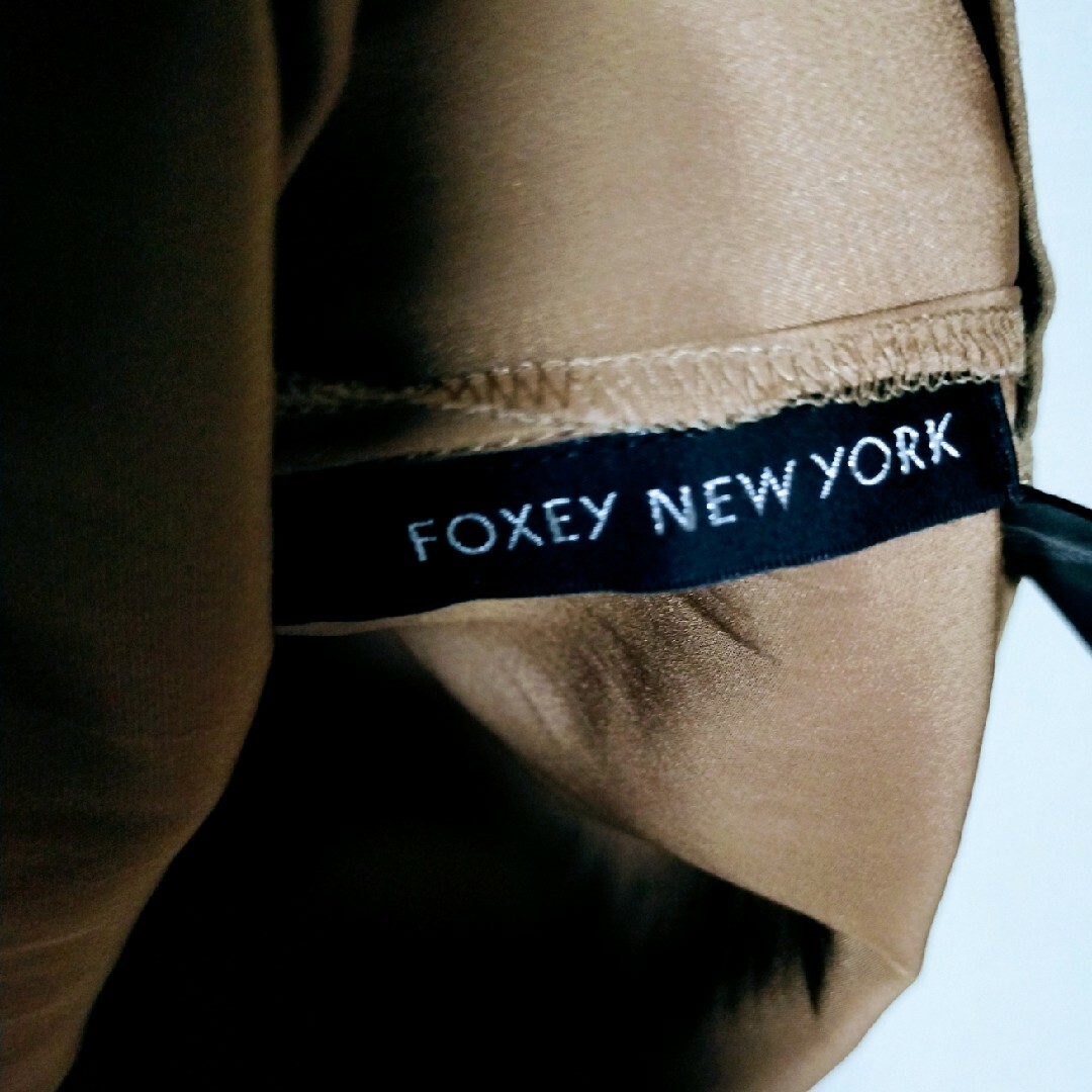 FOXEY(フォクシー)の定価3万円程度★綺麗★フォクシー★デザイントップス レディースのトップス(カットソー(半袖/袖なし))の商品写真