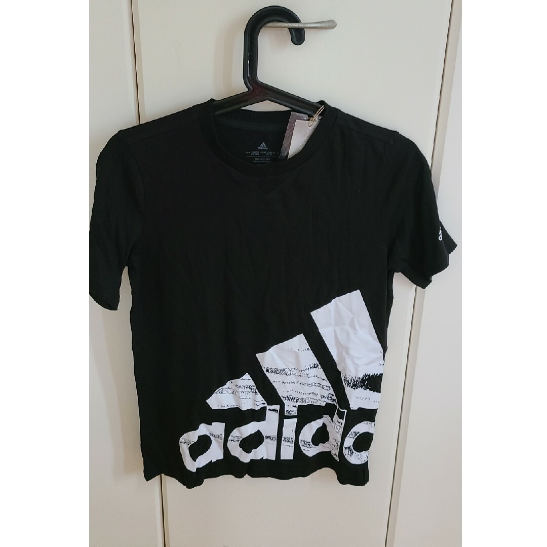 新品未使用タグ付きadidasアディダスTシャツ