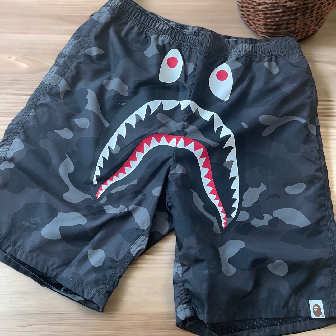 APE COLOR CAMO SHARK BEACH SHORTS Mサイズ メンズのパンツ(ショートパンツ)の商品写真