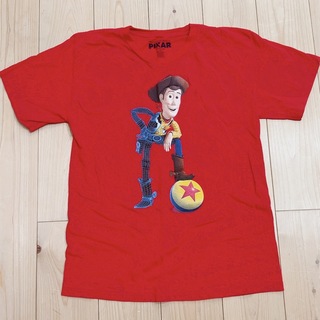 トイストーリー(トイ・ストーリー)のウッディー　Tシャツ　赤　L ピクサーのひみつ展　PIXAR トイストーリー(Tシャツ(半袖/袖なし))